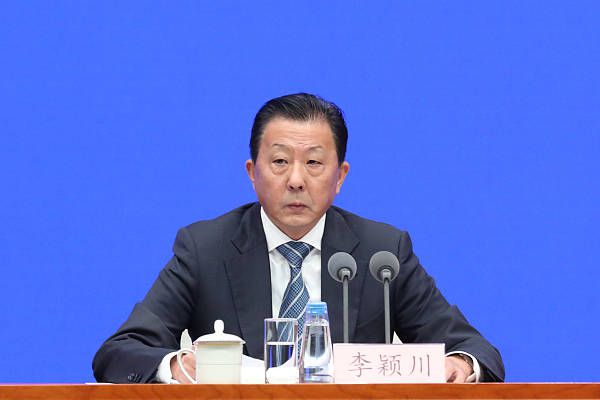 本片讲述了白鱼镇新开了一家堵坊“金银楼”。张不会一向被赖晓华处处压抑，因而想私通关系，以便让赖晓华明面上输给本身，谁知“金银楼”老板罗五洲背后暗害，张不会只得被迫卖力谗谄赖晓华。另外一边，赖晓华不想本身丢体面，听信了小么熊的损招，三更往驿馆偷死尸的干粮，不巧被瞎羽士发现，正好被马家后人马一佑所救。哥哥马一衡的掉踪将马一佑引到白鱼镇，而近期产生的所有诡异的事务全数指向了新开的堵坊“金银楼”，看来白鱼镇又不承平了......